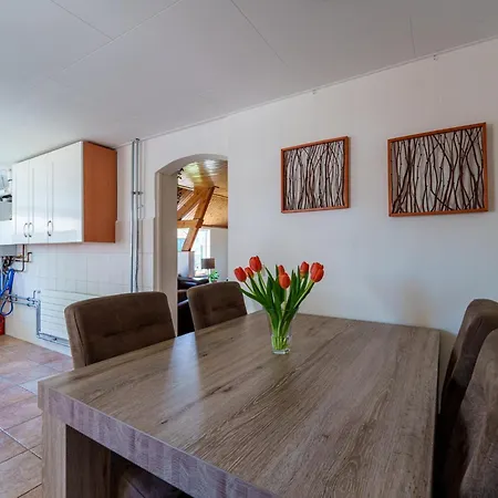 Achter De Vijf Linden