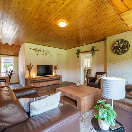 Achter De Vijf Linden 度假居