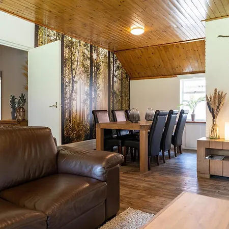 Achter De Vijf Linden 度假居 *