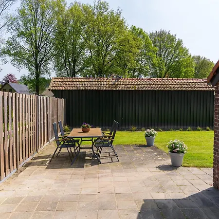 Achter De Vijf Linden 度假居 *