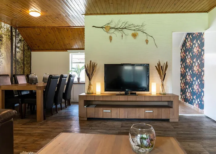 Achter De Vijf Linden Ferienhaus *