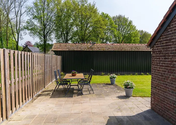 Achter De Vijf Linden Ferienhaus *