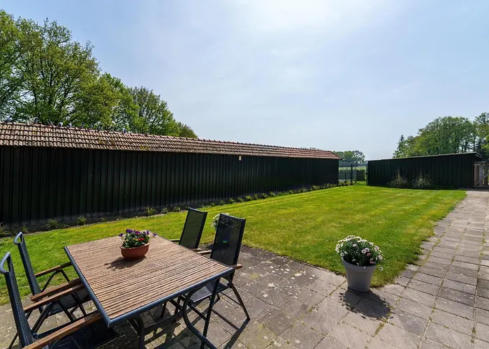 Achter De Vijf Linden